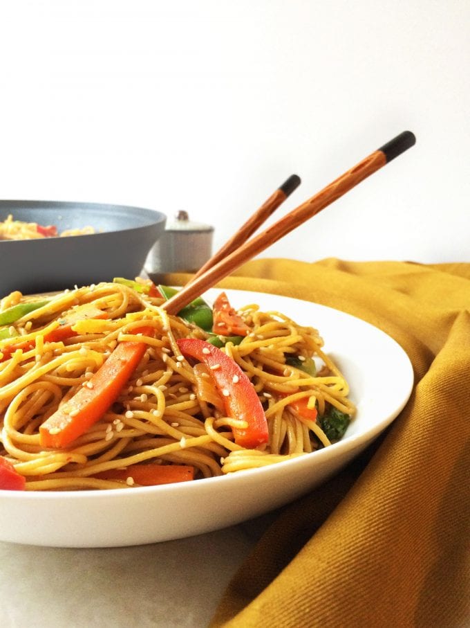 healthy chilly garlic noodles in sesame pepper sauce