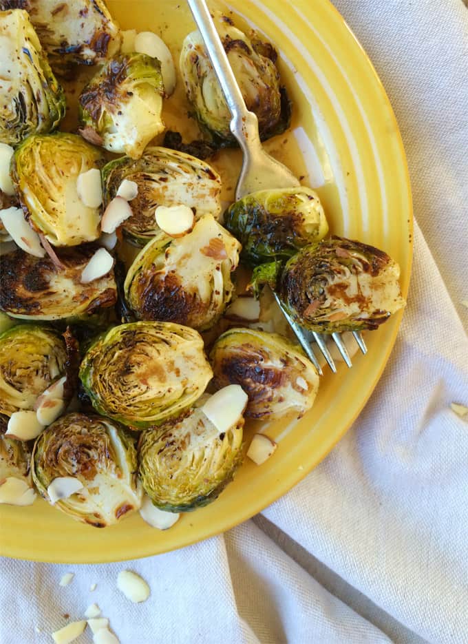 balsamic-roasted-brussel-sprouts-with-garlic-and-almonds-4