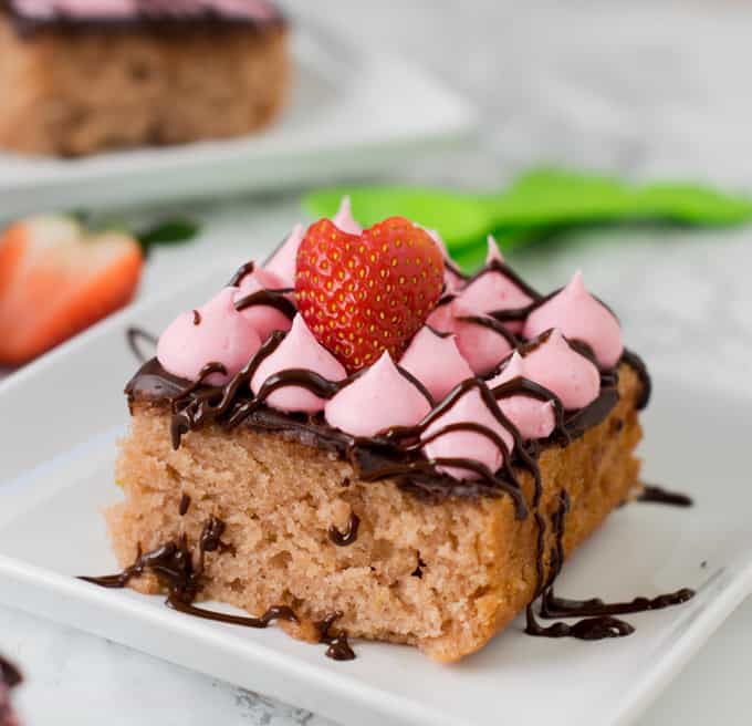 eggless-strawberry-cake-moist-easy