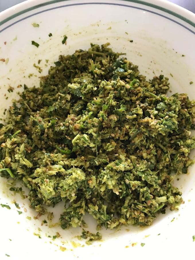 Green masala blended for making Undhiyu
